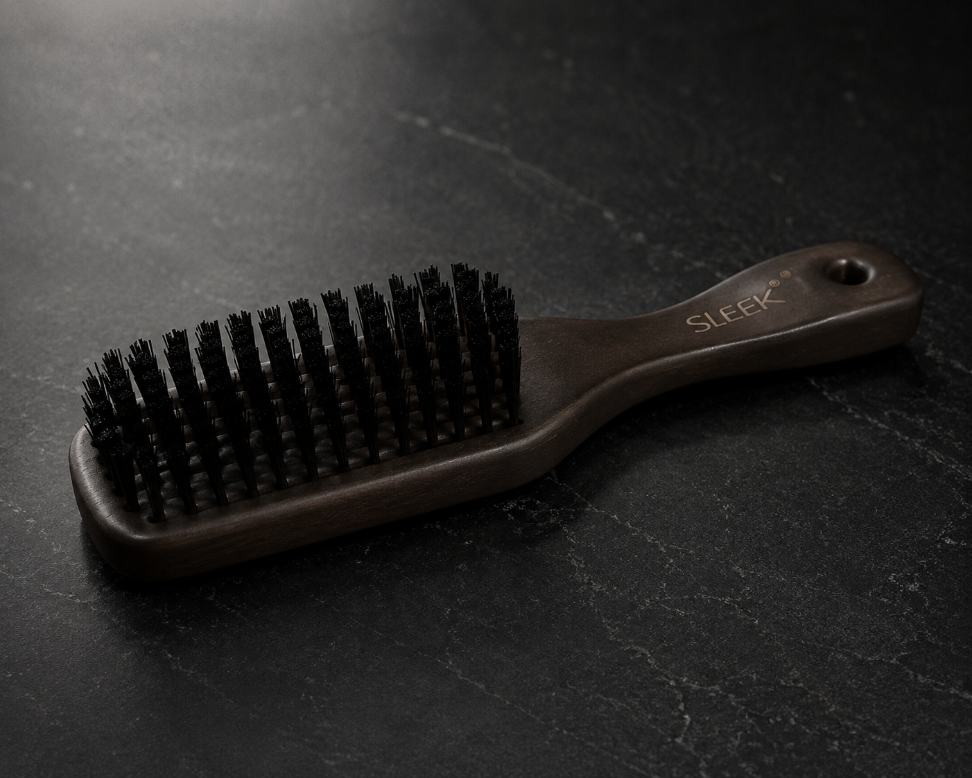 SLEEK MILITARY BRUSH